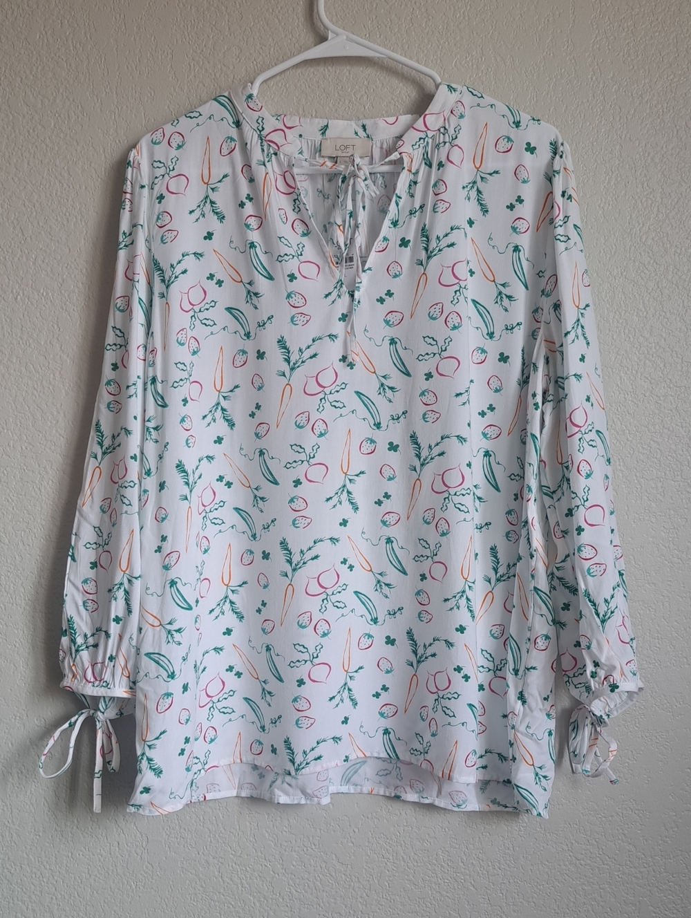 Loft White Fruit Vegetable Graphic Print Longsleeve Blouse Size Large NWT